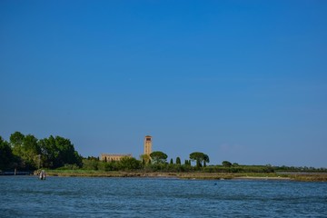Antigua construcci&oacute;n en la laguna de Venecia.