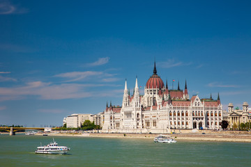 Fototapeta na wymiar amazing building of Parliament in Budapest and ships in front of it