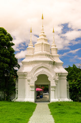 Fototapeta premium White temple of Chiang Mai in Thailand