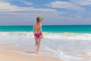 Fototapeta na wymiar girl on beach