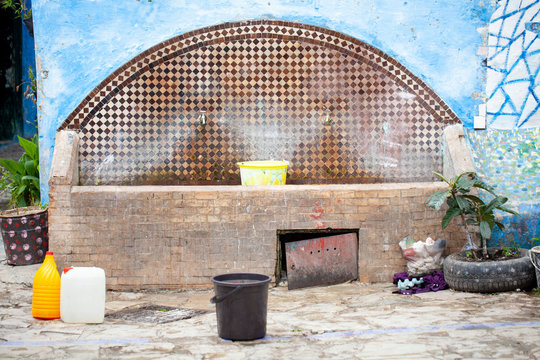 Fuente en la ciudad de T&aacute;nger, Marruecos