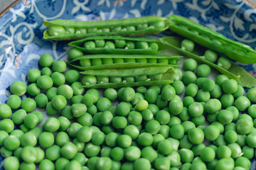 Fototapeta na wymiar fresh green peas in a pod