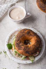 Bagel with bacon, cucumber and herbs
