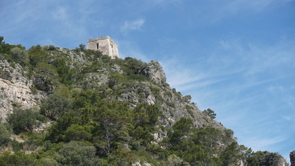 Fototapeta na wymiar Tower in the mountains next to the sea