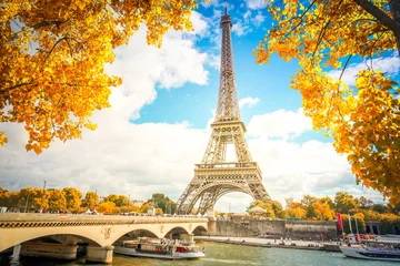 Fotobehang eiffeltocht over de rivier de Seine © neirfy
