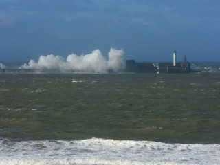 Obraz na płótnie Canvas tempête boulogne sur mer