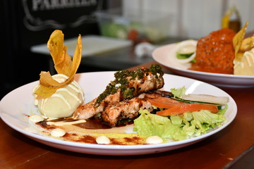 salmón,asado,alimento,chips,papa,puré,