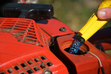 Chainsaw Refueling