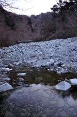雪景色の用木沢と大笄と小笄