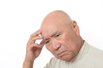 シニアの悩んだ顔