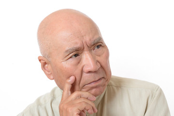 シニアの悩んだ顔