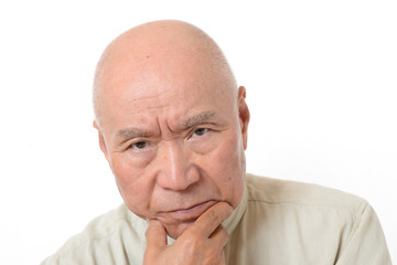シニアの悩んだ顔