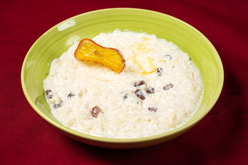 rice pudding with raisins and butter