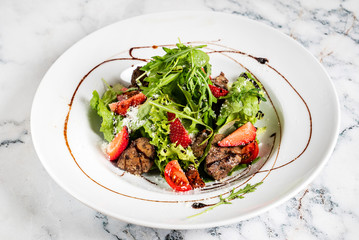 salad with strawberries and duck liver