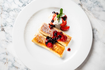 pancakes with strawberries and mint