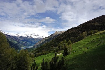 Naklejka premium Scenic view in the swiss alps.