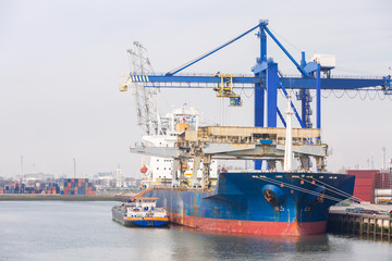 Fototapeta premium Big Cargo Containers Boat