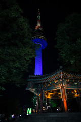 Naklejka premium Wgląd nocy miasta widziana z Namsan Tower Seul Korea Południowa Azja