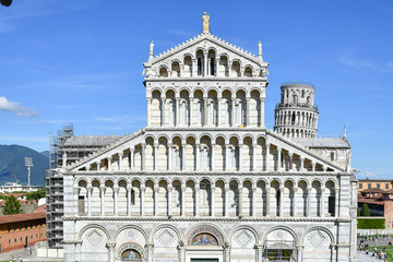 Fototapeta na wymiar Der Dom Santa Maria Assunta beim schiefe Turm von Pisa in Italien