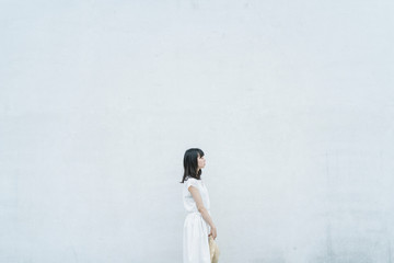 日本家屋の女性