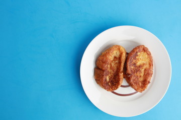 The torrijas are a typical Spanish dessert that is eaten for Easter, are made with milk and bread