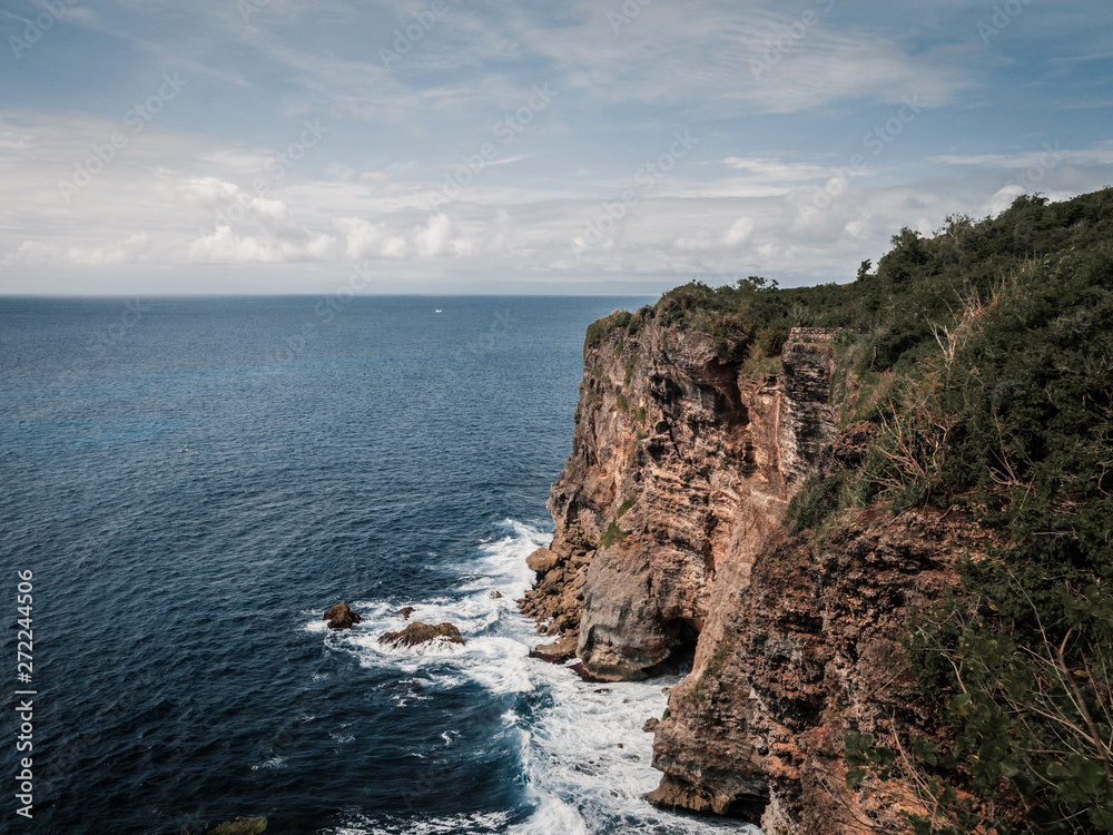 Wall mural coastline with ocean and rocks.