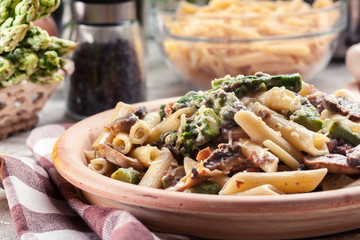 Penne pasta with asparagus and mushroom
