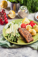 Baked salmon with asparagus and hollandaise sauce