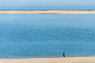 Fototapeta na wymiar BASSIN D'ARCACHON (France), la plage du Petit Nice au pied de la dune du Pilat