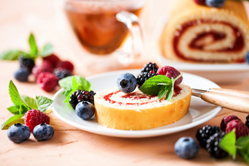 Swiss roll with berries