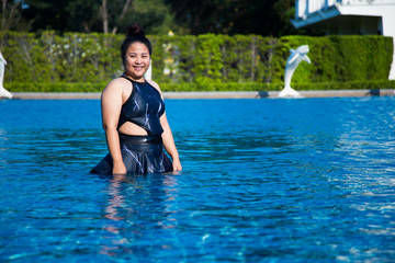 Naklejka premium fat women on swimming pool