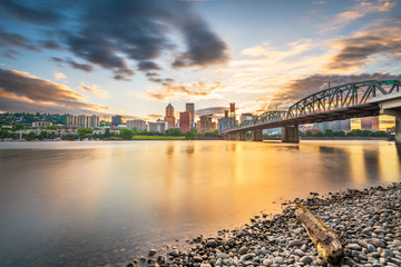 Portland, Oregon, USA skyline at dusk