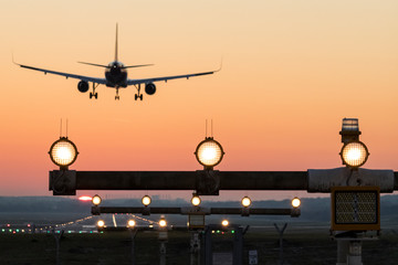 Landeanflug Sonnenuntergang © HamburgNews