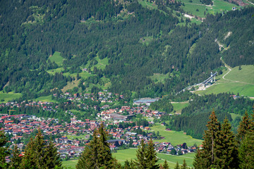Blick auf Oberstdorf in Bayern