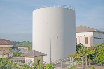 Water tank for electricity production