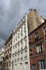 Fototapeta na wymiar old building in Paris