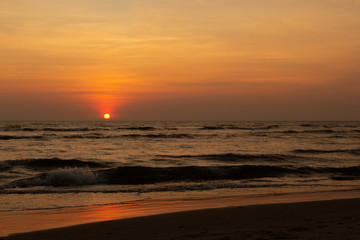 Fototapeta premium Landscape magnificent sunset on the ocean