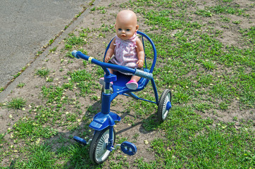 Fototapeta na wymiar Childrens tricycle