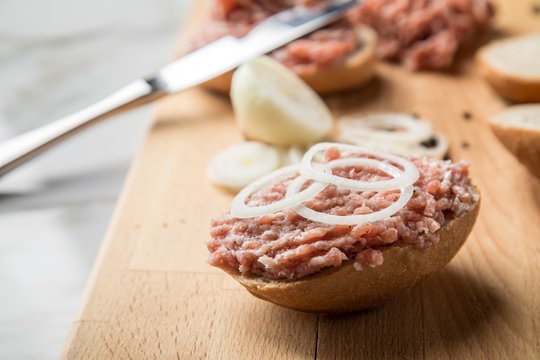 รูปภาพZwiebelmett – เลือกดูภาพถ่ายสต็อก เวกเตอร์ และวิดีโอ233 | Adobe Stock