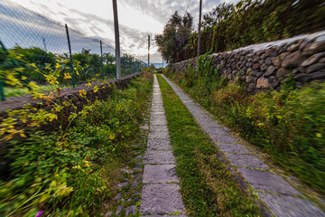 Fototapeta na wymiar Caratteristica strada di campagna con pavimentazione in pietra lavica in località Praiola della città di Riposto