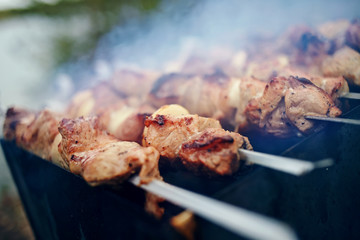 Grilling marinated shashlik