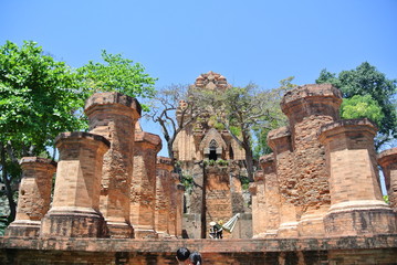 Fototapeta na wymiar temple in Vietnam
