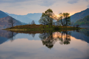 Fototapeta na wymiar lake in scotland