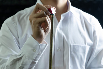 Customizing the head of the snooker cue to compete and adding to the snooker.