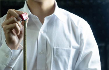 Customizing the head of the snooker cue to compete and adding to the snooker.