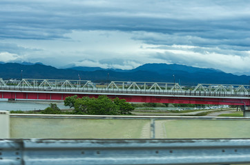 Obraz premium 日本の風景・河川と山並み