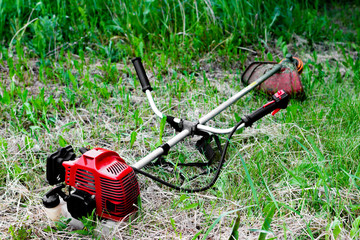  Grass-cutter. Hand mower trimmer.