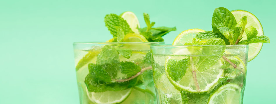 Refreshing Mojito cocktail drinks in the glasses