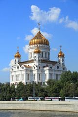 Fototapeta na wymiar Cathedral of Christ the Savior summer day on the river in Moscow