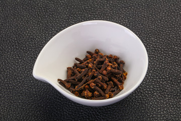 Dry clove seeds